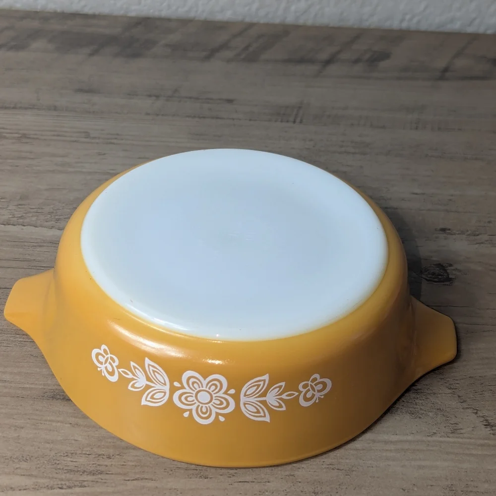 Vintage 1970s Pyrex Butterfly Gold #471 1-pint round casserole baking dish